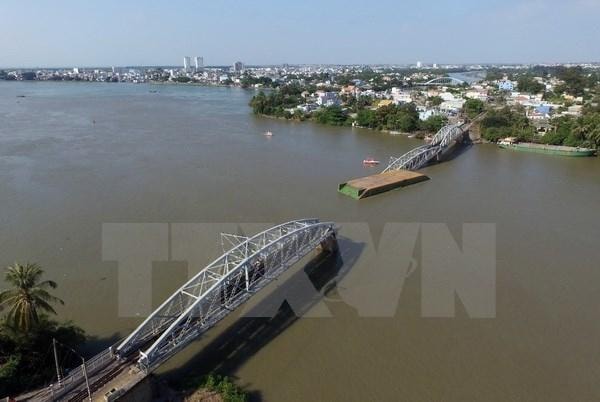 Truy tố hai người lái sà lan đâm sập cầu Ghềnh 