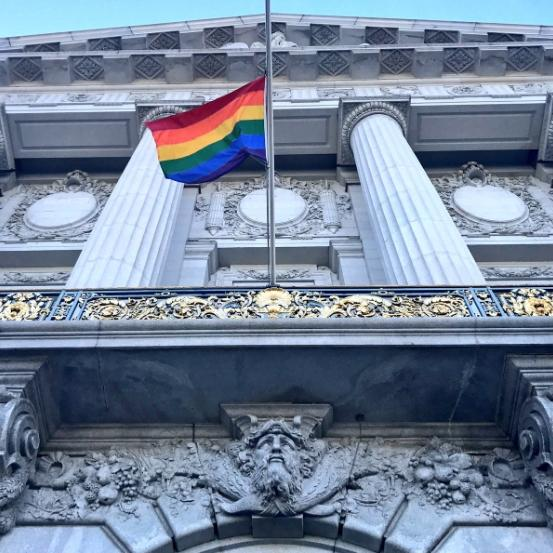 Lá cờ cầu vồng: Vào năm 2024, sự chấp nhận và sự đa dạng đã trở thành một phần không thể thiếu của xã hội. Lá cờ cầu vồng trở thành biểu tượng của tình yêu và sự đồng thuận với người LGBTQA+. Hãy cùng khám phá hình ảnh này để cảm nhận tình yêu đa dạng và sự đoàn kết trong cộng đồng.