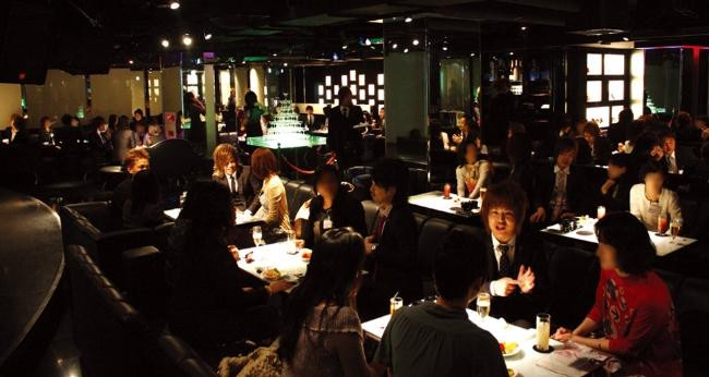 Các host-club nổi tiếng ở Nhật: Quán rượu hay nơi 'mua bán tình yêu' cho  phụ nữ?