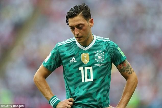Bị hất hủi và xem thường gốc gác, Ozil nói lời chia tay đội tuyển Đức 
