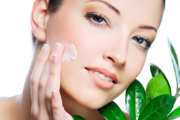 Mách bạn cách làm đẹp với chè xanh 