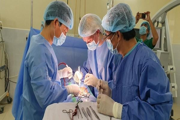 Chuyên gia Đức cứu người đàn ông Việt hết bệnh thoát vị đĩa đệm 