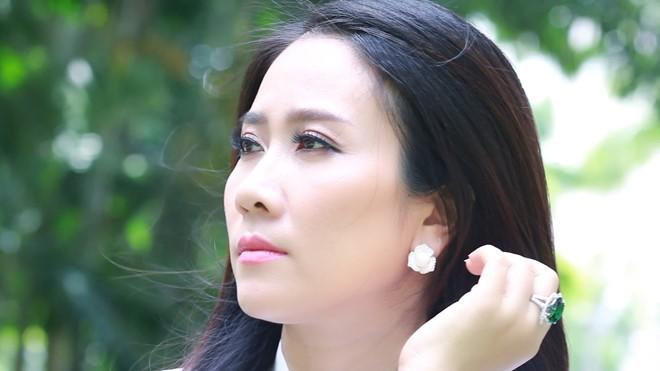 Ca sĩ Vân Khánh lần đầu chia sẻ cuộc sống hạnh phúc bên chồng giảng viên và 3 con 