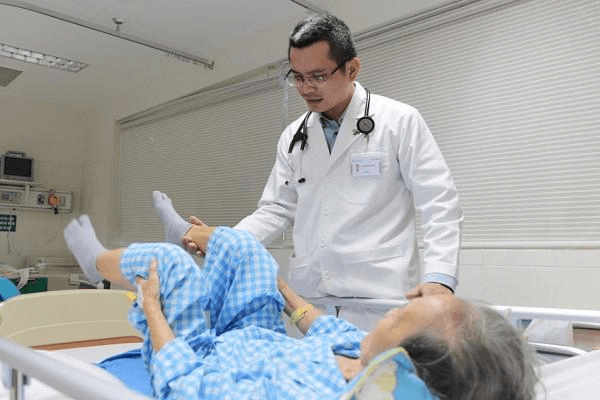 Cứu sống ngoạn mục cụ bà bị vỡ túi phình động mạch não nguy kịch 