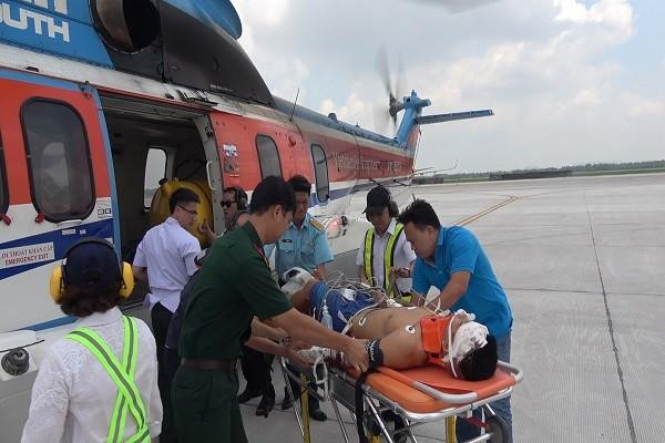 Dùng trực thăng cấp cứu một chiến sĩ Trường Sa 