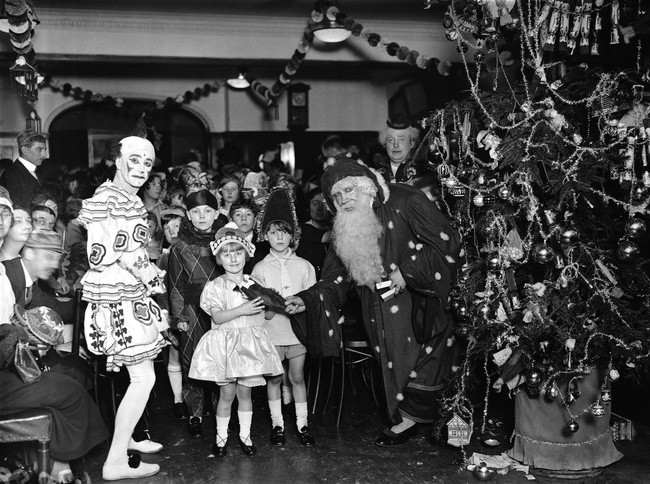 Những bức ảnh Giáng sinh "độc nhất vô nhị" có tuổi đời hơn 100 năm khiến bạn không khỏi "mắt tròn mắt dẹt" - Ảnh 19.