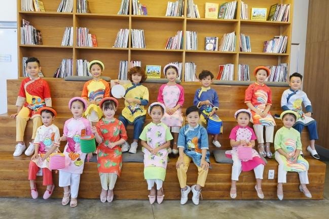 Tranh Đông Hồ trong các thiết kế thời trang cho trẻ 
