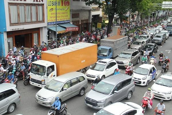 Hợp đồng điện tử cho Grab đẩy taxi truyền thống vào thế phá sản 