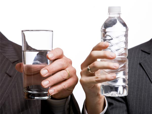 7 lý do để bạn ngừng sử dụng nước uống đóng chai - Ảnh 1