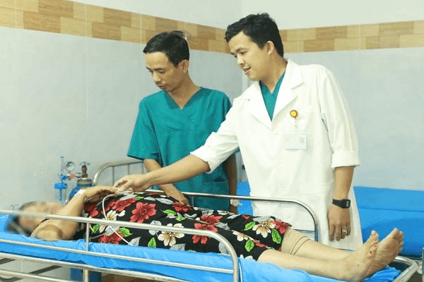 Chữa hóc dị vật bằng cơm nguội, người đàn bà suýt thủng thực quản 
