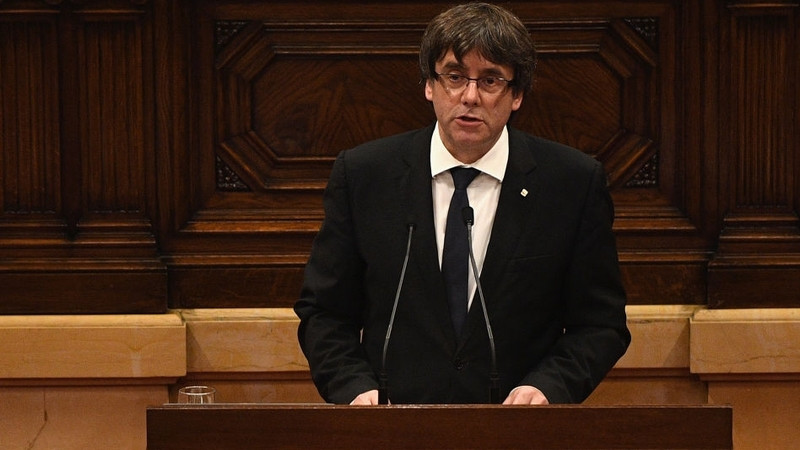 Kết quả hình ảnh cho picture of Carles Puigdemont refuse announced for Independence of catalonia