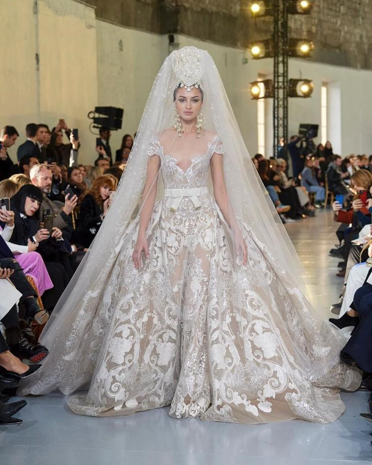 Không hổ danh con dâu nhà mốt Elie Saab Được bố chồng dành tận 4 chiếc váy  cưới Haute Couture 1 trong số đó độc bản tráng lệ