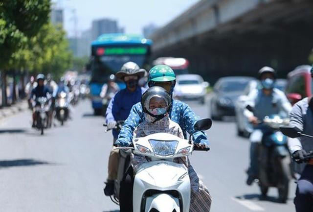 Các tỉnh phía Bắc chịu nắng nóng gay gắt, khu vực Hà Nội đề phòng dông sét 