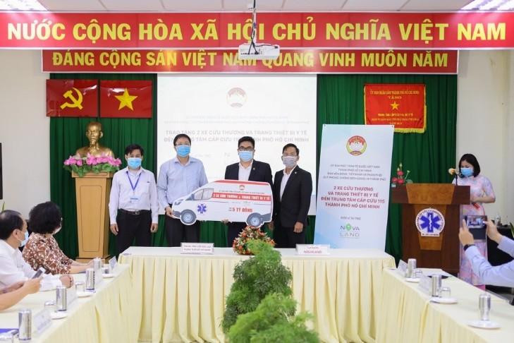 Novaland trao tặng Trung tâm Cấp cứu 115 hai xe cứu thương trị giá 5 tỷ đồng 