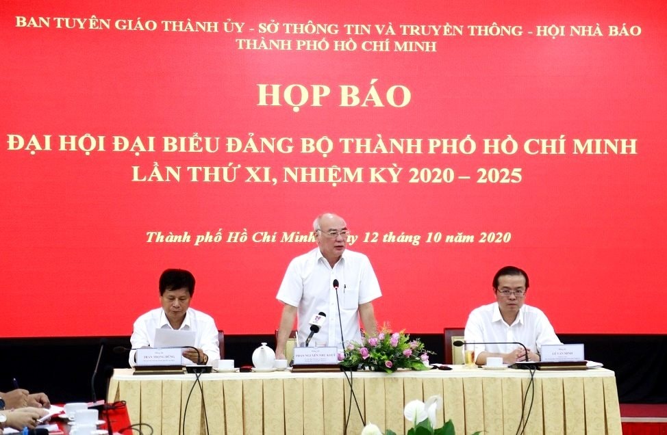 ong-phan-nguyen-nhu-khue-hop-bao-1.jpg