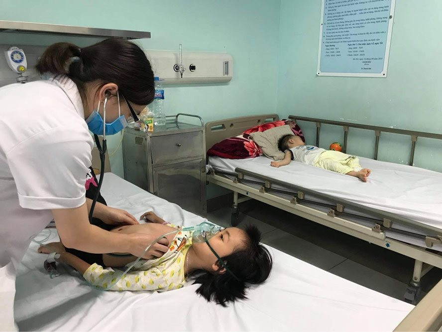 Miền Bắc trở lạnh đột ngột, hàng trăm trẻ nhập viện vì cúm mùa 