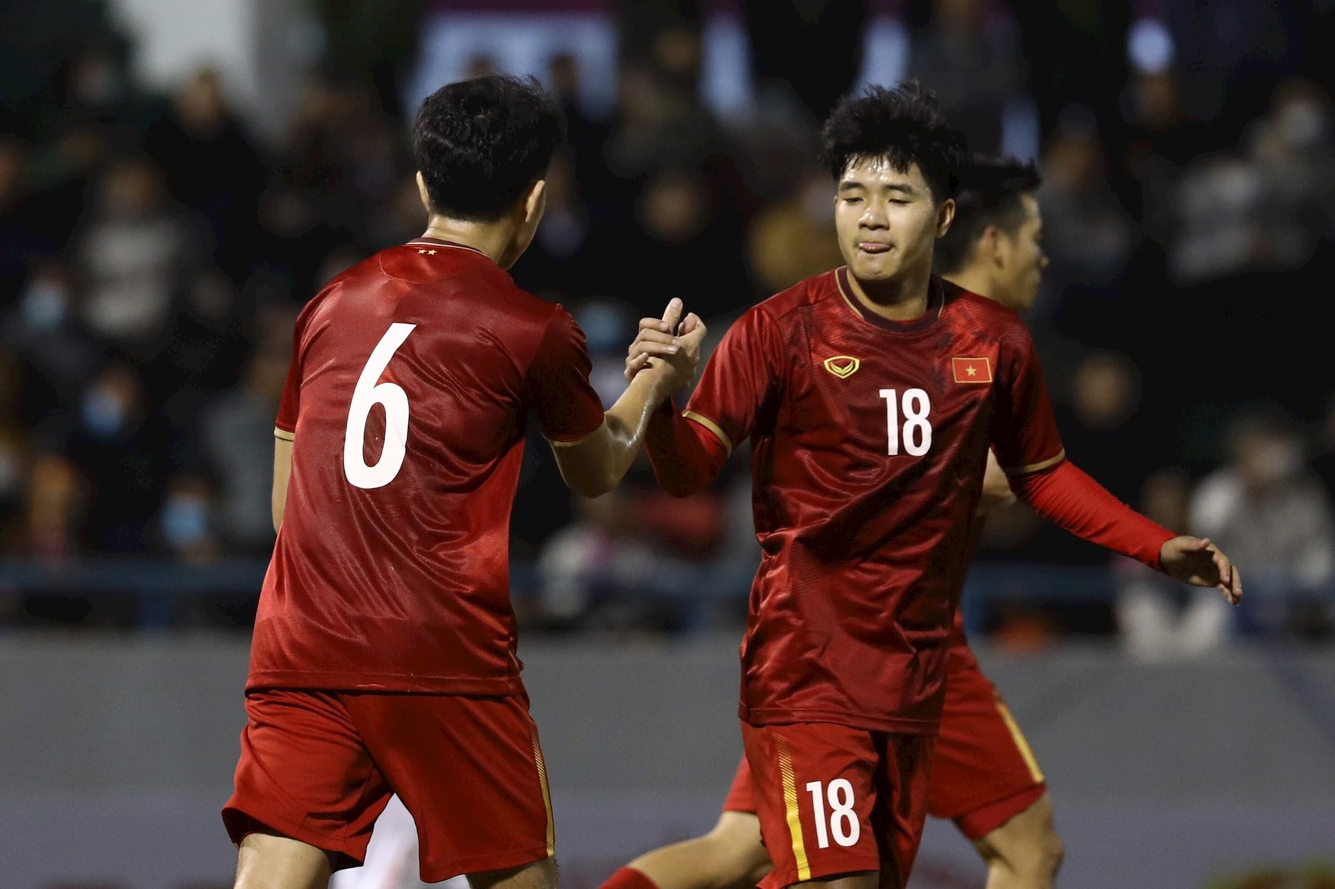 Video đội tuyển Việt Nam 3-2 U22 Việt Nam: Rượt đuổi hấp dẫn 