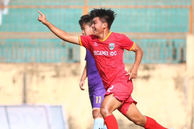 Vòng loại U.19: Đàn em Phan Thanh Bình lên đầu bảng, sân Bình Phước gặp sự cố - ảnh 5