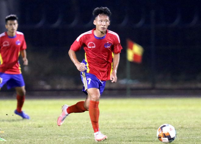 Vòng loại U.19: Đàn em Phan Thanh Bình lên đầu bảng, sân Bình Phước gặp sự cố - ảnh 7