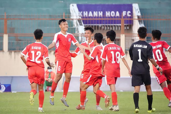 PVF, SLNA, Quảng Nam, Đồng Tháp sớm vào VCK U.19, 4 đội bảng D cùng 11 điểm - ảnh 11