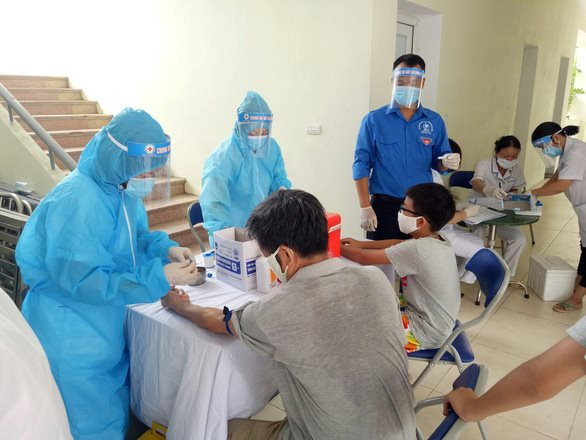Quận Cầu Giấy: Người dân phải khai báo y tế khi đi mua thuốc ho, hạ sốt