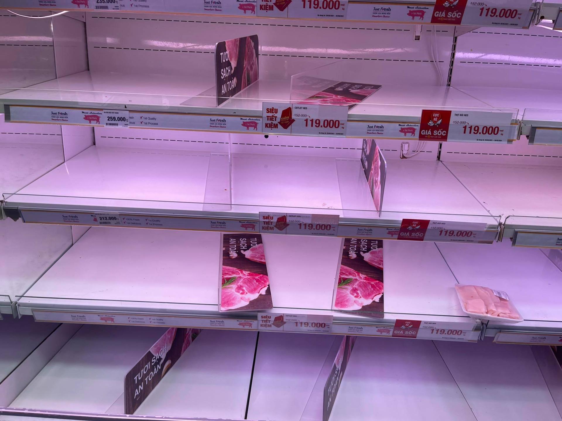 Sau lệnh giãn cách xã hội TP.HCM, siêu thị ở Gò Vấp đông nghẹt người mua sắm - ảnh 8