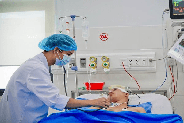 Cô gái mang thai 21 tuần tuổi bị xuất huyết não thoát chết trong gang tấc 