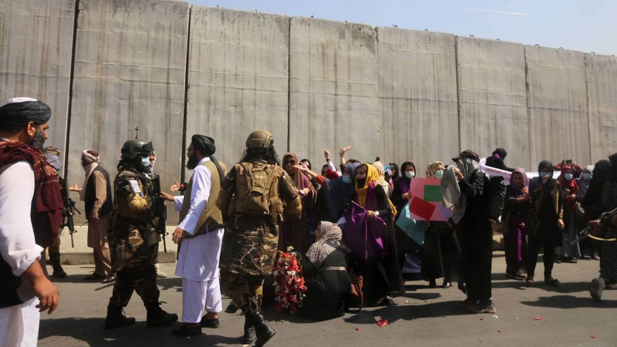 https___cdn.cnn.com_cnnnext_dam_assets_210904121435-restricted-kabul-afghanistan-womens-protest-09-04-2021.jpg