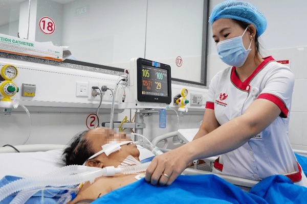 Tưởng choáng do tăng huyết áp, ai ngờ cụ bà bị đột quỵ suýt chết 