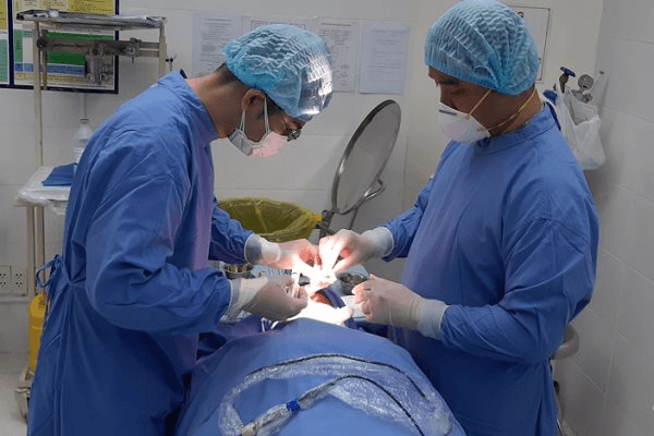 Cô gái trẻ bị “thối” khuôn mặt sau khi tiêm filler tại một cơ sở thẩm mỹ 