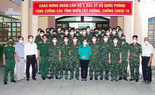 Bệnh viện Nội tiết Trung ương hỗ trợ Sóc Trăng phòng chống dịch 