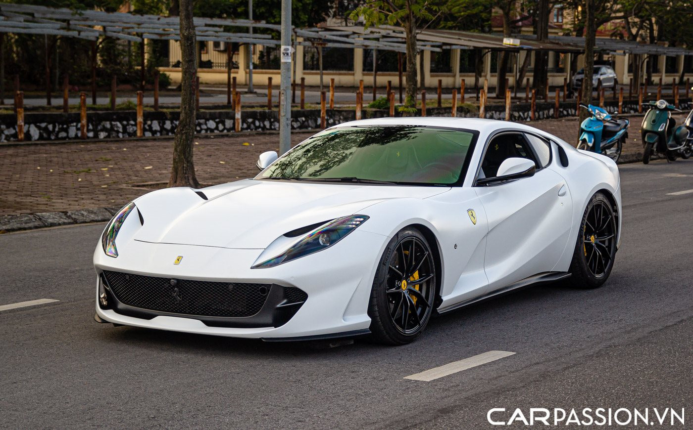 Ferrari bringt einen Supersportwagen mit V12-Motor auf den Markt
