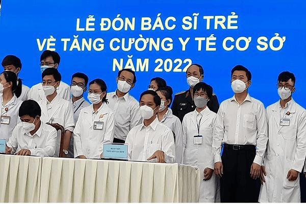 Bí thư Nguyễn Văn Nên: “Không để bác sĩ trẻ thực hành ở trạm y tế bị thiệt thòi” 