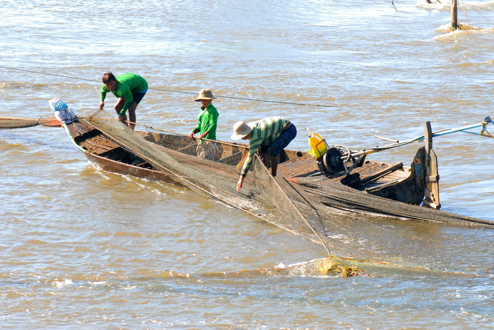 Nước sông Mê Kông cao bất thường, nguy cơ cho ĐBSCL - ảnh 1