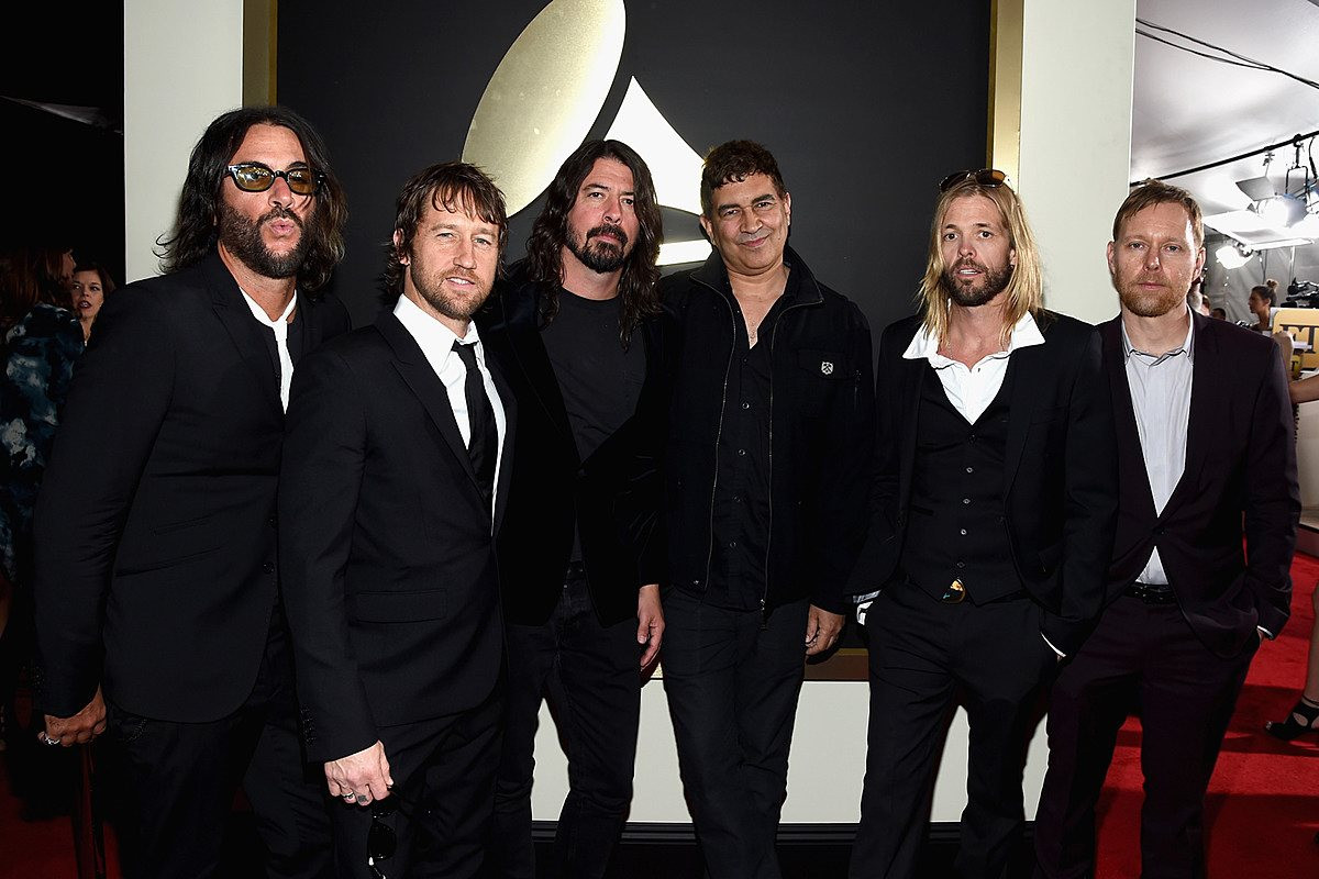 attachment-foo-fighters-at-2016-grammys.jpeg