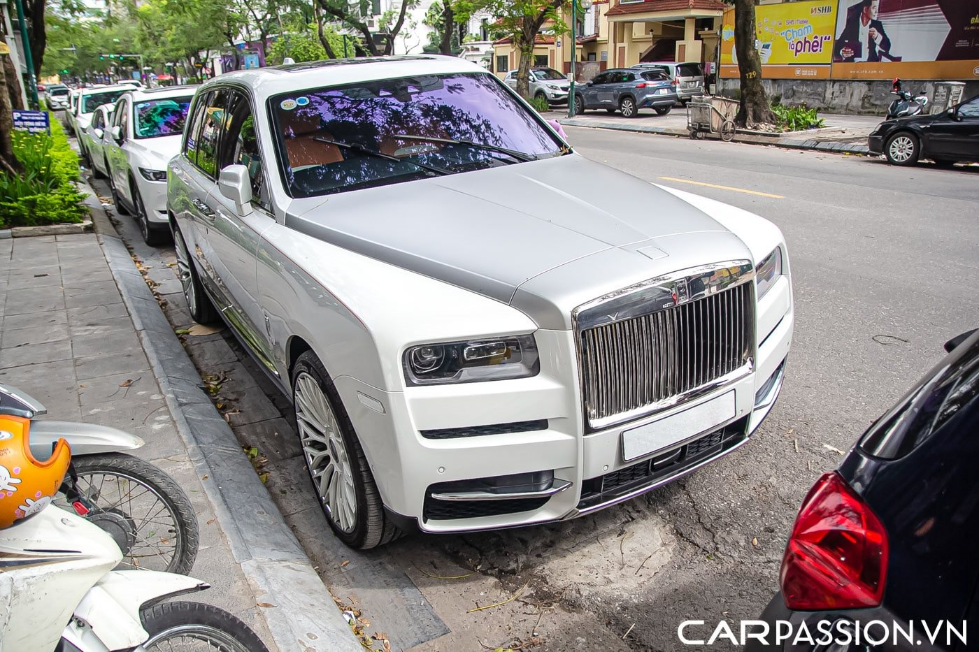 rolls-royce-cullinan-10-.jpg