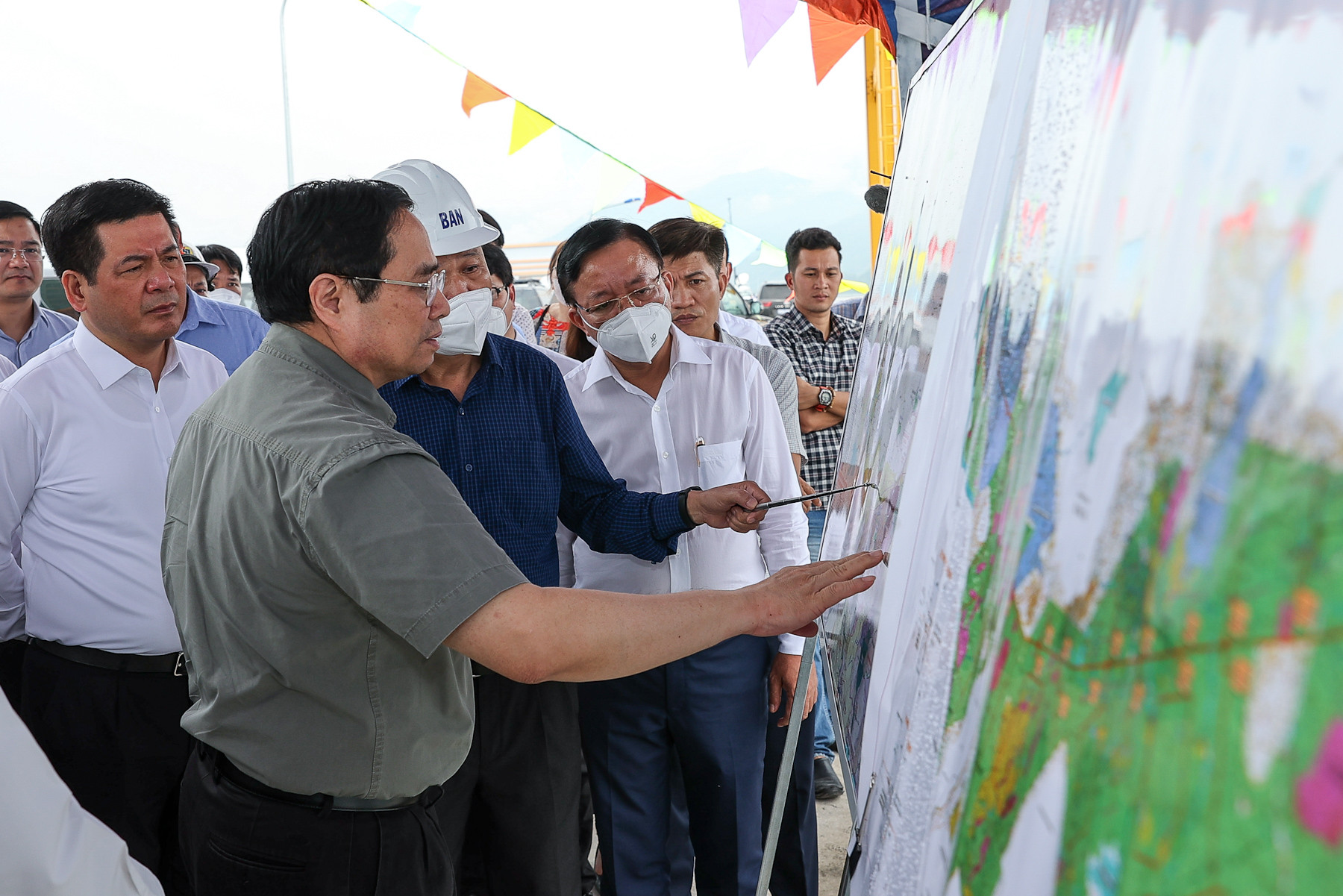 Thủ tướng khảo sát một số công trình, dự án lớn tại Ninh Thuận - Ảnh 1.