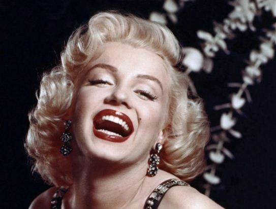 Blonde - phim tiểu sử cô đào Marilyn Monroe không dành cho số đông? 