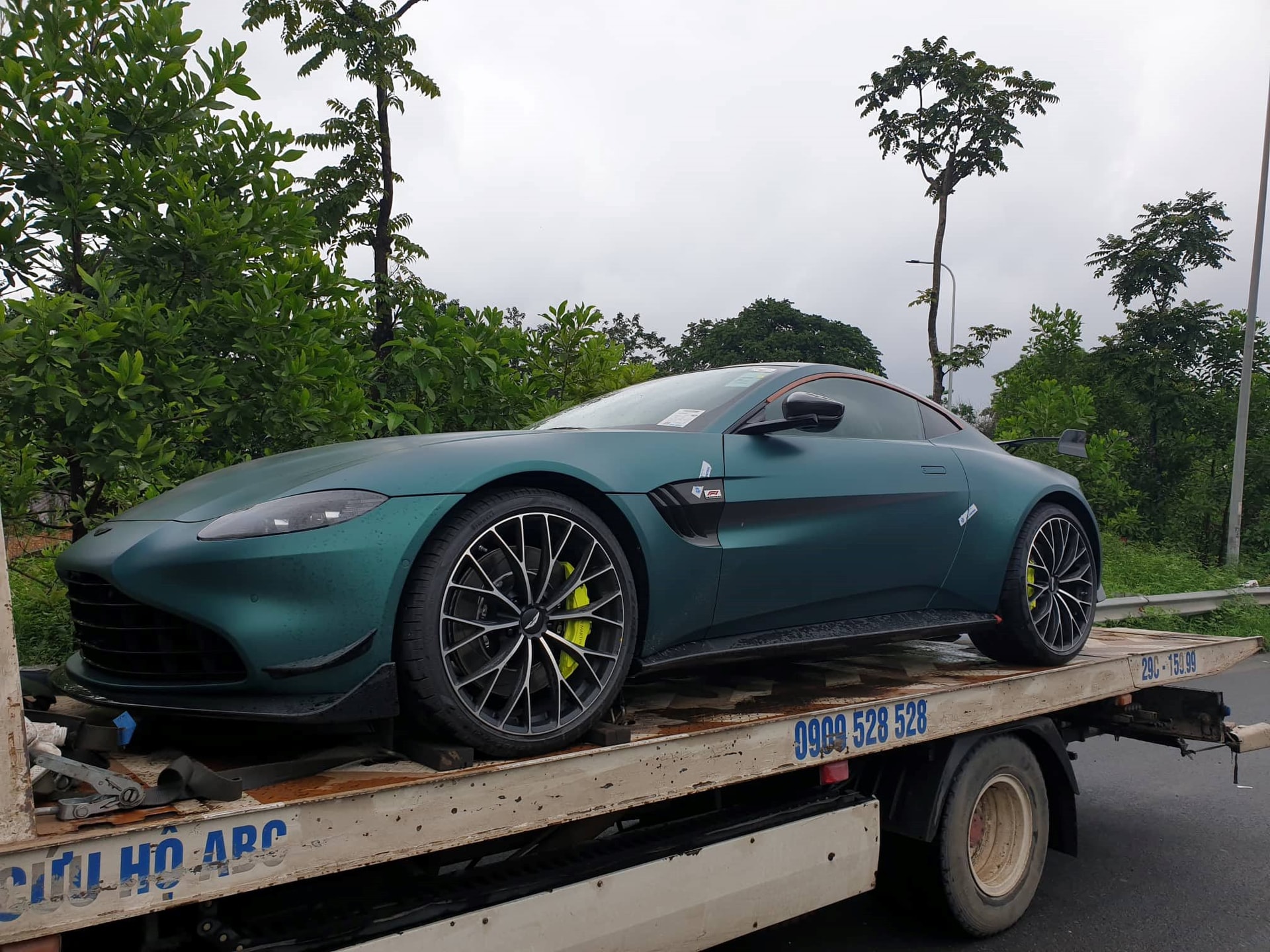 aston-martin-4-.jpg