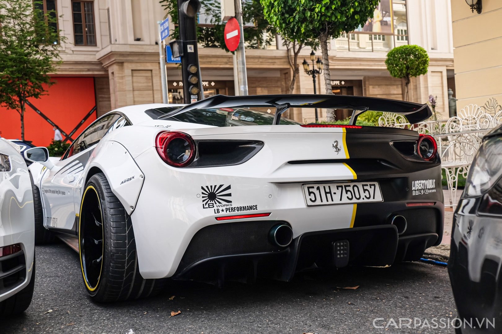 cp-ferrari-488-gtb-do-liberty-walk-thay-ao-moi14.jpg