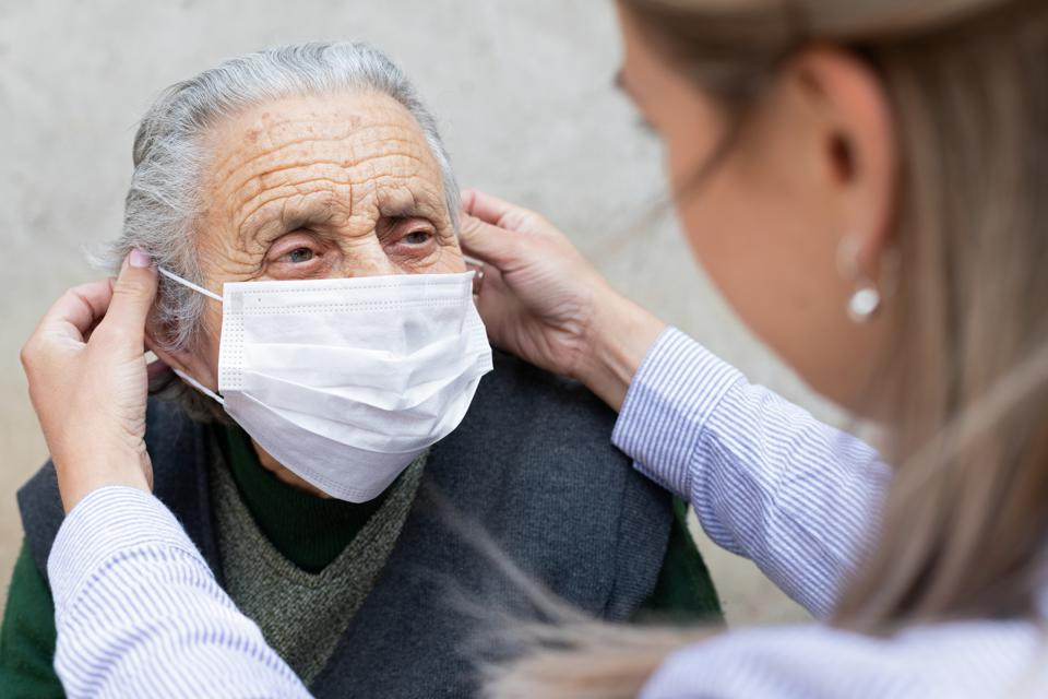 Người cao tuổi mắc COVID-19 có nguy cơ phát triển bệnh Alzheimer 