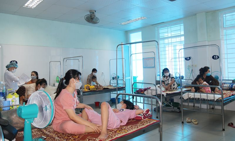 Bệnh nhi tăng bất thường khi giao mùa, bác sĩ chỉ cách phòng ngừa 