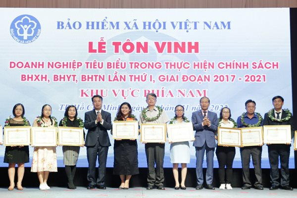 ca-nuoc-co-tren-17-trieu-nguoi-tham-gia-bhxh-bhtn-hinh-anh(1).png