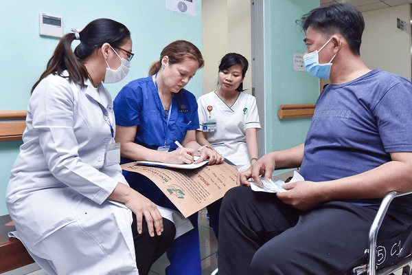 Bệnh viện Quân y 175 thay khớp háng miễn phí cho 40 bệnh nhân nghèo 