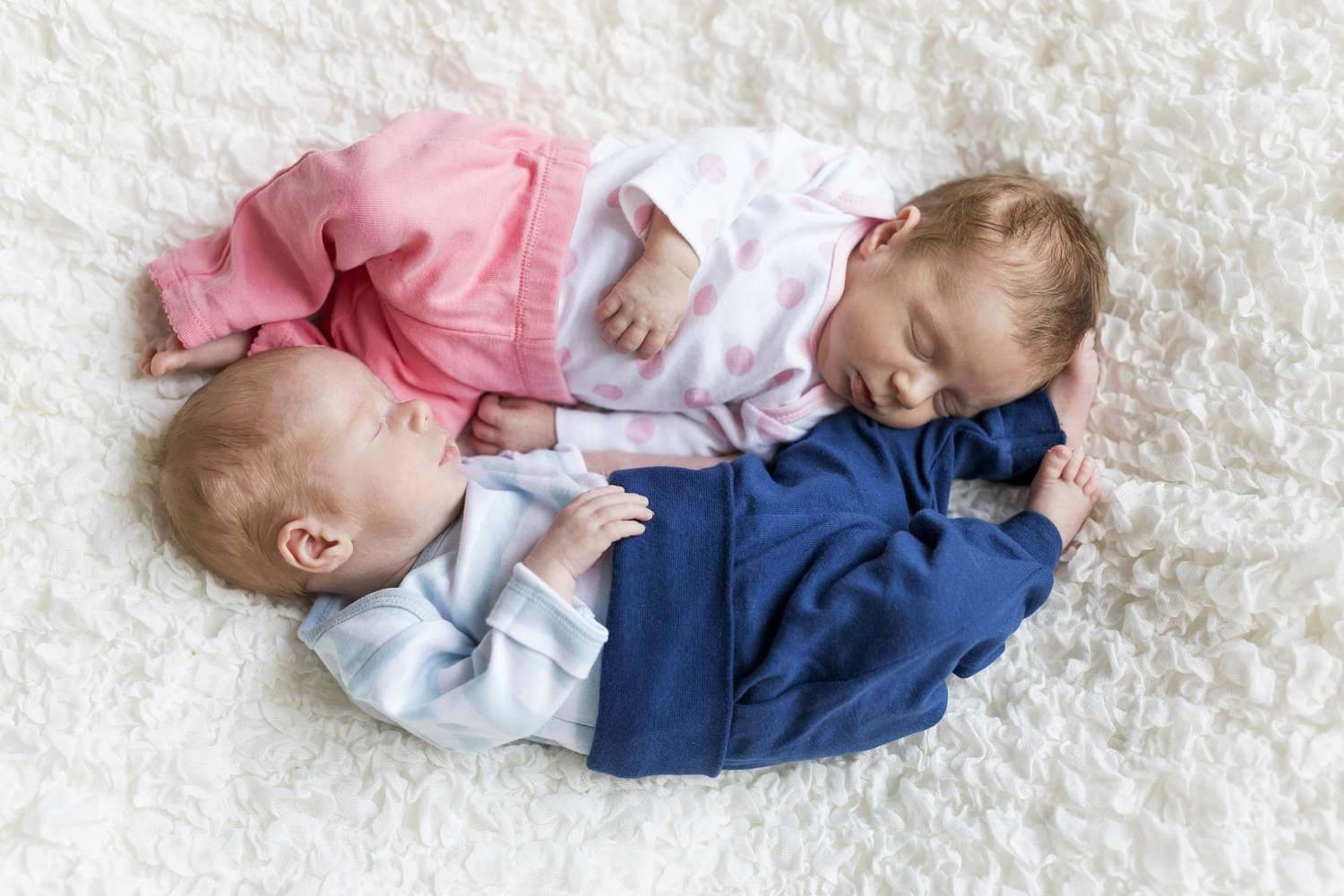 newborn-twins-sleeping-on-white-blanket-588498133-5ad8d7630e23d900366ad8fb.jpeg