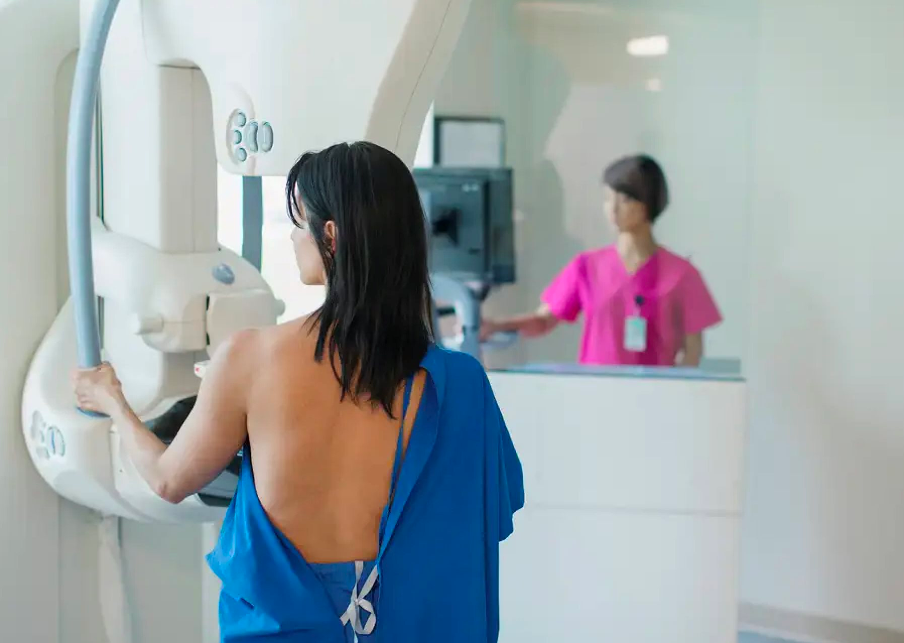 Phụ nữ nên đi chụp phát hiện ung thư vú ở độ tuổi 40 