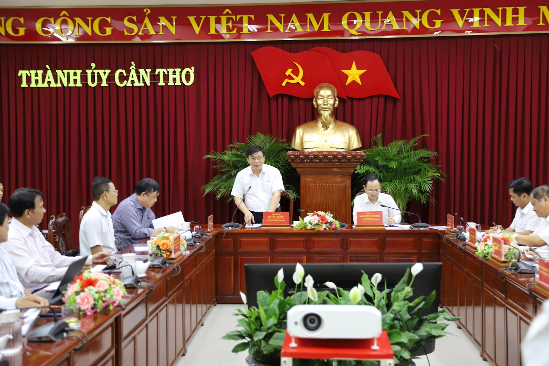 chu-tich-hdtv-evnspc-le-van-trang-phat-bieu-tai-buoi-lam-viec.jpg