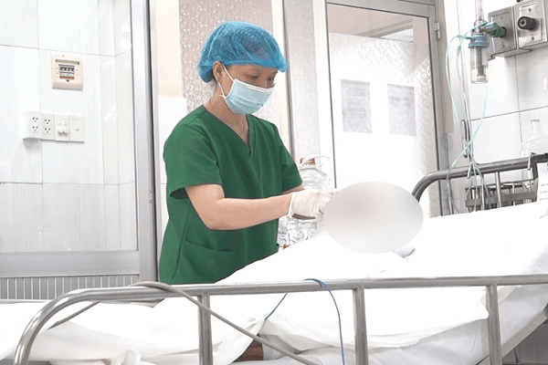 TP.HCM: 4 công nhân Công ty điện lực Chợ Lớn bị bỏng nặng khi sửa điện 
