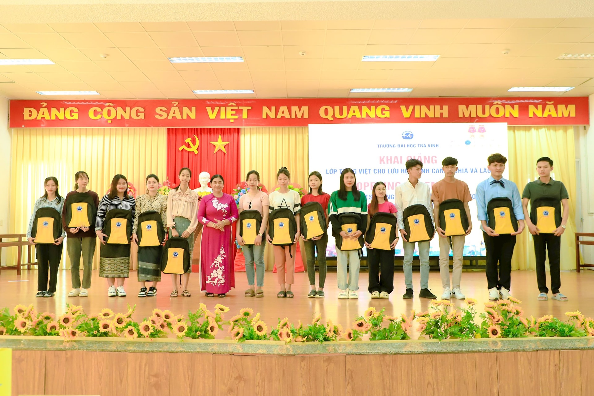 sinh-vien-campuchia-va-sv-lao-hoc-tieng-vieckhai-giang-lop-tieng-viet-cho-luu-hoc-sinh-campuchia-va-lao-nam-2024-tvu2.jpg