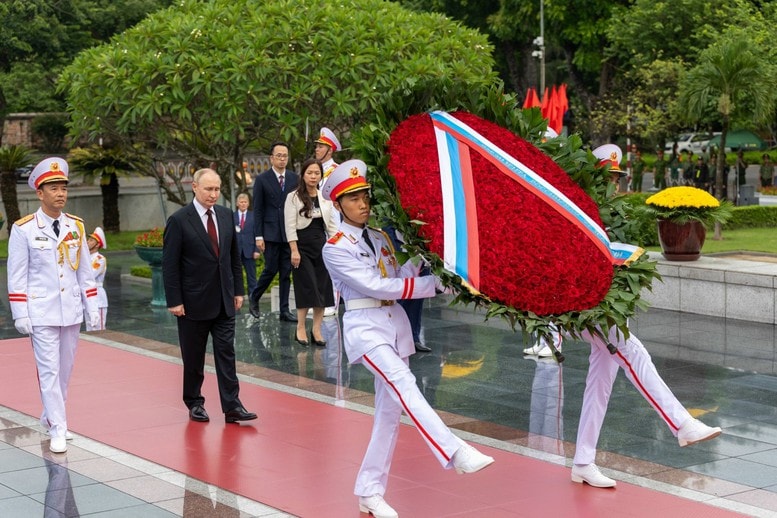 Tổng thống Nga Vladimir Putin vào Lăng viếng Chủ tịch Hồ Chí Minh- Ảnh 5.